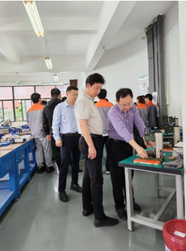 校领导深入工程实训中心视察指导...