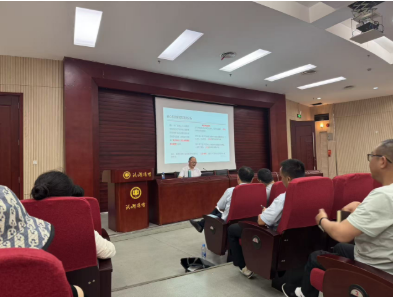 学校举办实验室安全专题学习讲座...